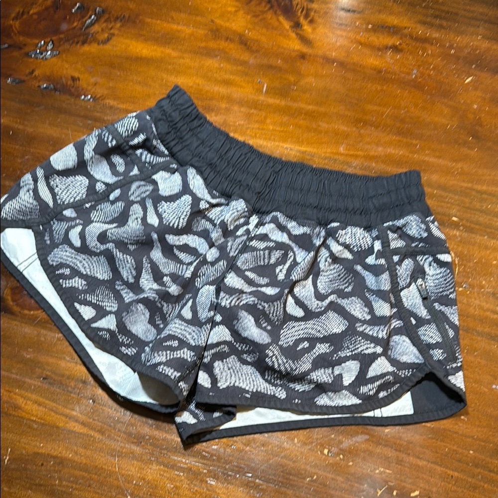 LULULEMON ATHLETIC SHORTS🌺